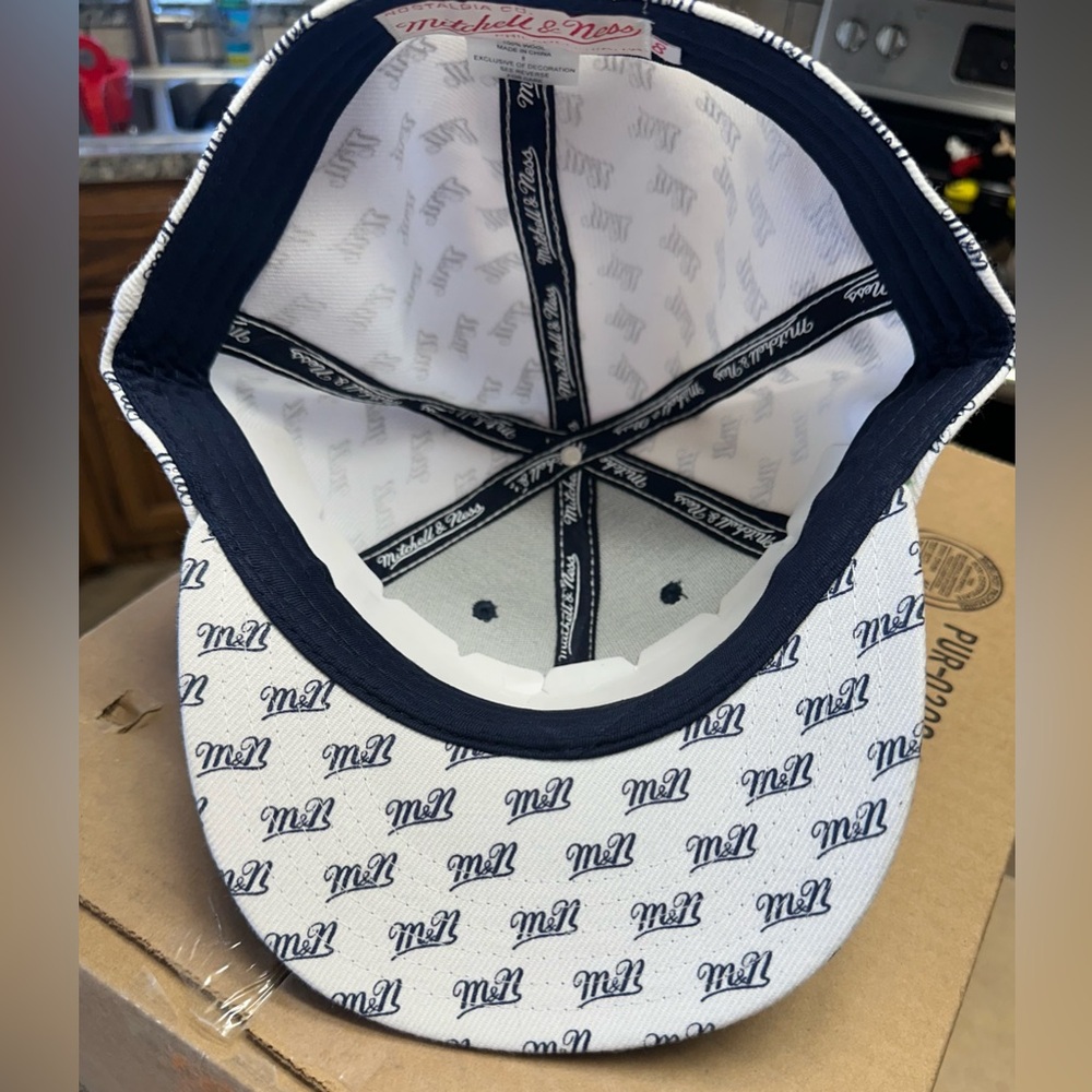 Mitchell & Ness 8 fitted hat- nwt - Picture 3 of 4